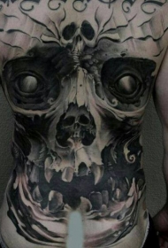 背部写实风格的恶魔骷髅纹身图案