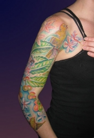 五颜六色的鸟和花袖纹身图案