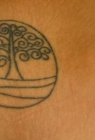 黑色简约树纹身图案