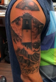 大臂黑灰灯塔和字母海浪纹身图案