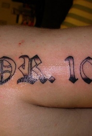 英文姓名和时间手臂纹身图案