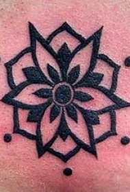 黑色梵花纹身图案