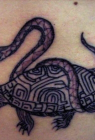 蛇骑龟图腾纹身图案
