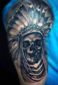 大臂黑色个性的印度羽毛骷髅纹身图案
