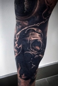 腿部现实主义风格彩色人和防毒面具纹身