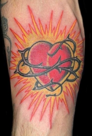 手臂彩色在钢丝绳上的爱心纹身图片