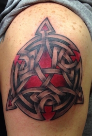 大臂凯尔特结红色纹身图案