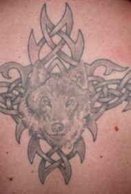 背部狼头与凯尔特结纹身图案