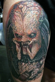 腿部逼真的彩色铁血战士纹身图案