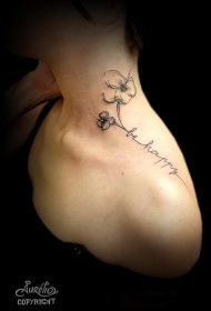 肩部简约的黑色线条花朵和字母纹身图案