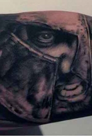 大臂黑白的斯巴达战士肖像纹身图案