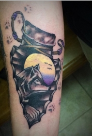 old school彩色的箭头和月亮狼纹身图案