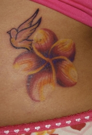 橙色的艺术花朵和飞鸟纹身图案