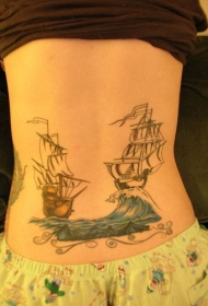 腰部两艘帆船在海浪上纹身图案