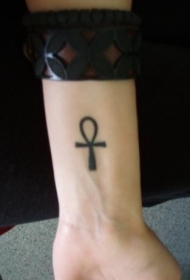 手腕古埃及十字架纹身图案