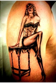 大臂黑白性感梦露肖像纹身图案