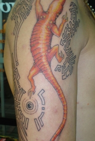 肩部彩色蜥蜴图腾纹身图案