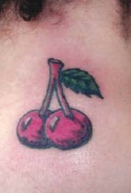 脖子上的红色樱桃色纹身图案