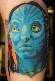 大臂彩色阿凡达肖像纹身图案
