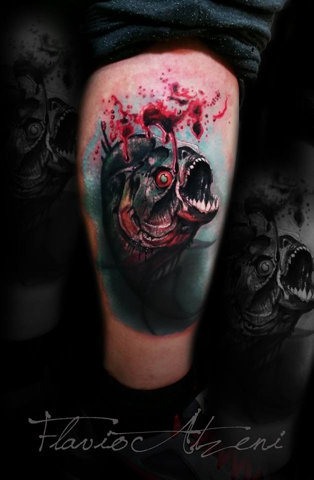 小腿处彩色令人毛骨悚然的血腥鱼纹身图案