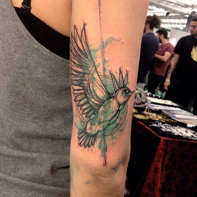 可爱的蜂鸟素描彩色纹身图案
