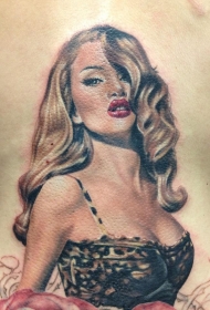 肩部彩色性感比基尼美女纹身图片