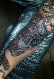 令人惊叹的五彩袖纹蛇和老虎纹身图案
