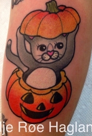 old school彩色可爱的猫和南瓜纹身图案