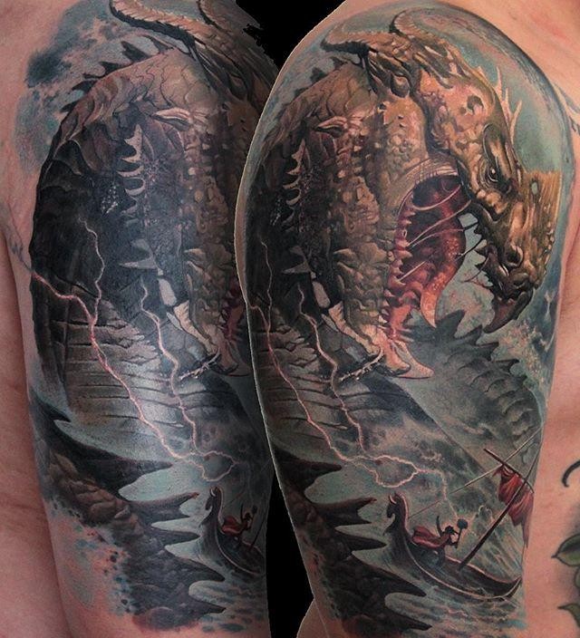 肩部大型美丽的幻想龙和船纹身图案