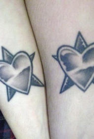 情侣灰色爱心五角星纹身图片
