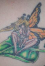 树叶上的性感精灵纹身图案