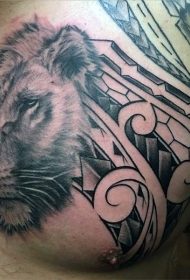 有趣的黑色部落图腾与悲伤的狮子胸部身图案