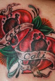 肩部爱心与字母纹身图案