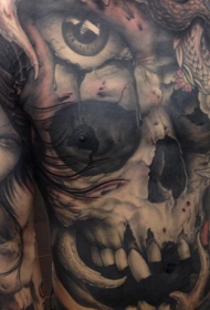 胸部和腹部骷髅与龙和眼睛纹身图案