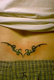 腰部部落图腾简单纹身图案