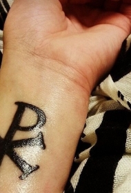 手腕深黑色的特殊基督教符号纹身图案