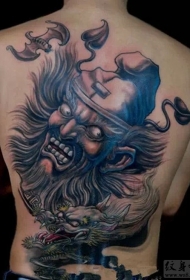 背部令人毛骨悚然的龙和蝙蝠纹身图案