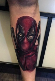 腿部彩色愤怒的死侍肖像纹身