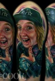 肩部肖像式彩色微笑男孩纹身图案