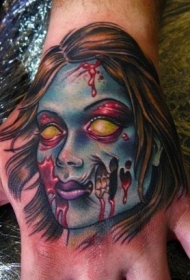 手背彩色人像僵尸女孩纹身图案