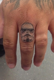 手指卡通彩色风暴骑兵头盔纹身图案