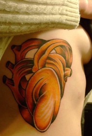 腰侧彩色超现实的心脏图案纹身