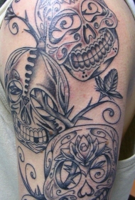 肩部黑棕色糖头骨纹身图案