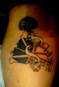 腿部彩色戴头盔的白蛇纹身图案