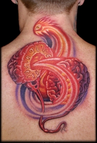 背部独特设计的彩色火焰大脑和眼睛纹身图案