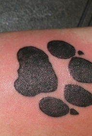 黑色的狼脚印纹身图案
