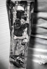手臂写实风格感人的父子场景纹身图案
