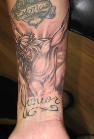 耶稣被钉死在十字架上手臂纹身图案