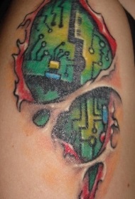 腿部彩色数字板下皮肤撕裂纹身图案