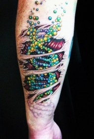 手臂撕皮彩色的DNA符号纹身图案